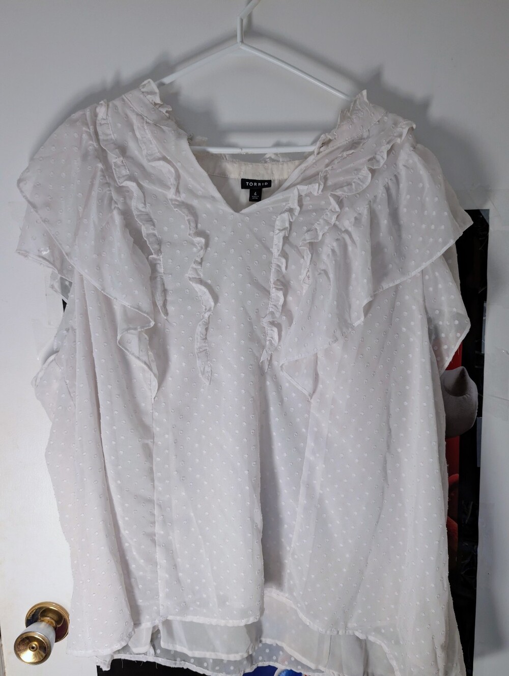 ✨ NWOT Torrid White Swiss-Dot Ruffle Sleeveless Blouse ✨